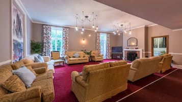 Tv, videospil, dvd-afspiller, bøger