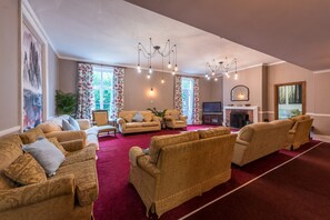 TV, video games, DVD player, books - 7 bedroom annexe to former farmhouse, family & pet friendly, with basement pub (East Anstey)