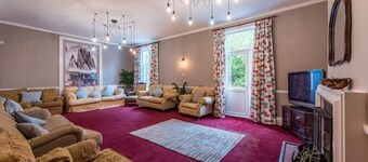 7 bedroom annexe to former farmhouse, family & pet friendly, with basement pub