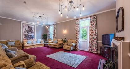 7 bedroom annexe to former farmhouse, family & pet friendly, with basement pub