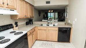 Réfrigérateur, micro-ondes, four, lave-vaisselle