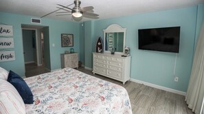 2 bedrooms, memory foam beds, internet, bed sheets - D406 Corner Unit, Great View of Pool and Direct Gulf View (Panama City Beach)