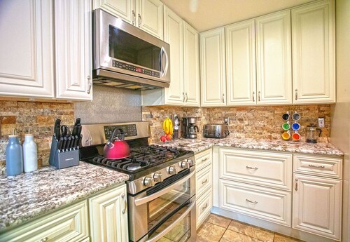 Avon| Walk to Shops & Restaurants| Ski Shuttle to Beaver Creek & Vail Slopes