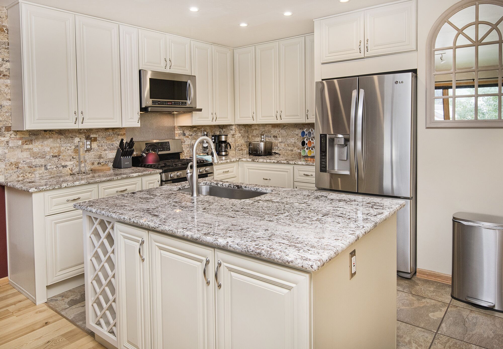 Refrigerador, microondas, horno, placa de cocina