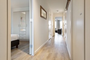 2 habitaciones, tabla de planchar con plancha, wifi y ropa de cama 