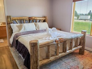4 Schlafzimmer, Schreibtisch, Bügeleisen/Bügelbrett, Reisekinderbett