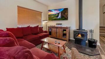 TV connectée, cheminée, jeux vidéo