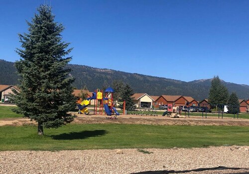 Fun Getaway with Hot Tub, Arcade, Playground!