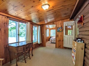 2 bedrooms, iron/ironing board, WiFi