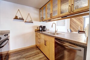 Condo, 1 Bedroom | Private kitchen