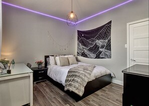 5 bedrooms, desk, iron/ironing board, travel crib