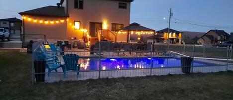 Alberca al aire libre y alberca climatizada