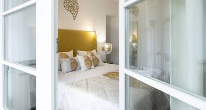 4 bedroom apartment on the city's main avenue