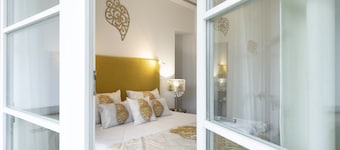 4 bedroom apartment on the city's main avenue