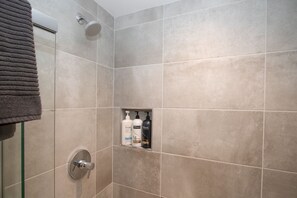 Shower, hair dryer, towels, shampoo
