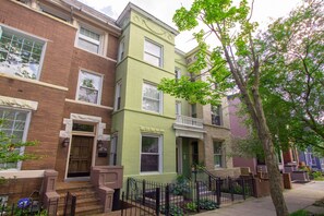 Exterior - Stylish 1BR oasis with AC, laundry, next to park! (Washington)