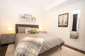 1 bedroom, iron/ironing board, WiFi, bed sheets - Stylish 1BR oasis with AC, laundry, next to park! (Washington)