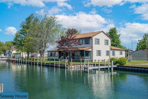 Spacious Home Off Lake St Clair On Harsens Island