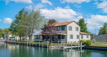 Spacious Home Off Lake St Clair On Harsens Island