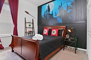 4 bedrooms, iron/ironing board, travel cot, free WiFi - Family Disney Paradise with pool & game room 🥰 (Davenport)