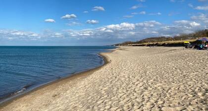 On Lake Shore Drive, Across St From Beach & Beach Stop, Lake MI Views