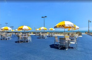 Outdoor dining -  ⭐️⭐️⭐️⭐️⭐️Direct Oceanfront Luxury Stay with Personalized Touches @Golden Sands (Ocean City)