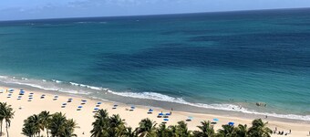 This is a relaxing18th floor front beach apartment, with magnificent ocean view