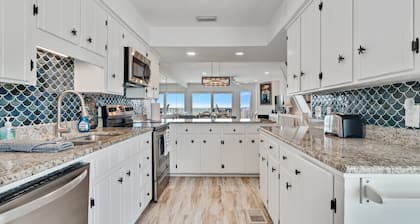 Gulf Front, Private Beach, Florabama!!!