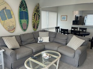 TV - 3 bedroom, 2.5 bath unit - Ocean, bay and pool all in a day! (Lewes)