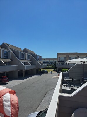 Terrace/patio - 3 bedroom, 2.5 bath unit - Ocean, bay and pool all in a day! (Lewes)