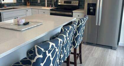 3 bedroom, 2.5 bath unit - Ocean, bay and pool all in a day!