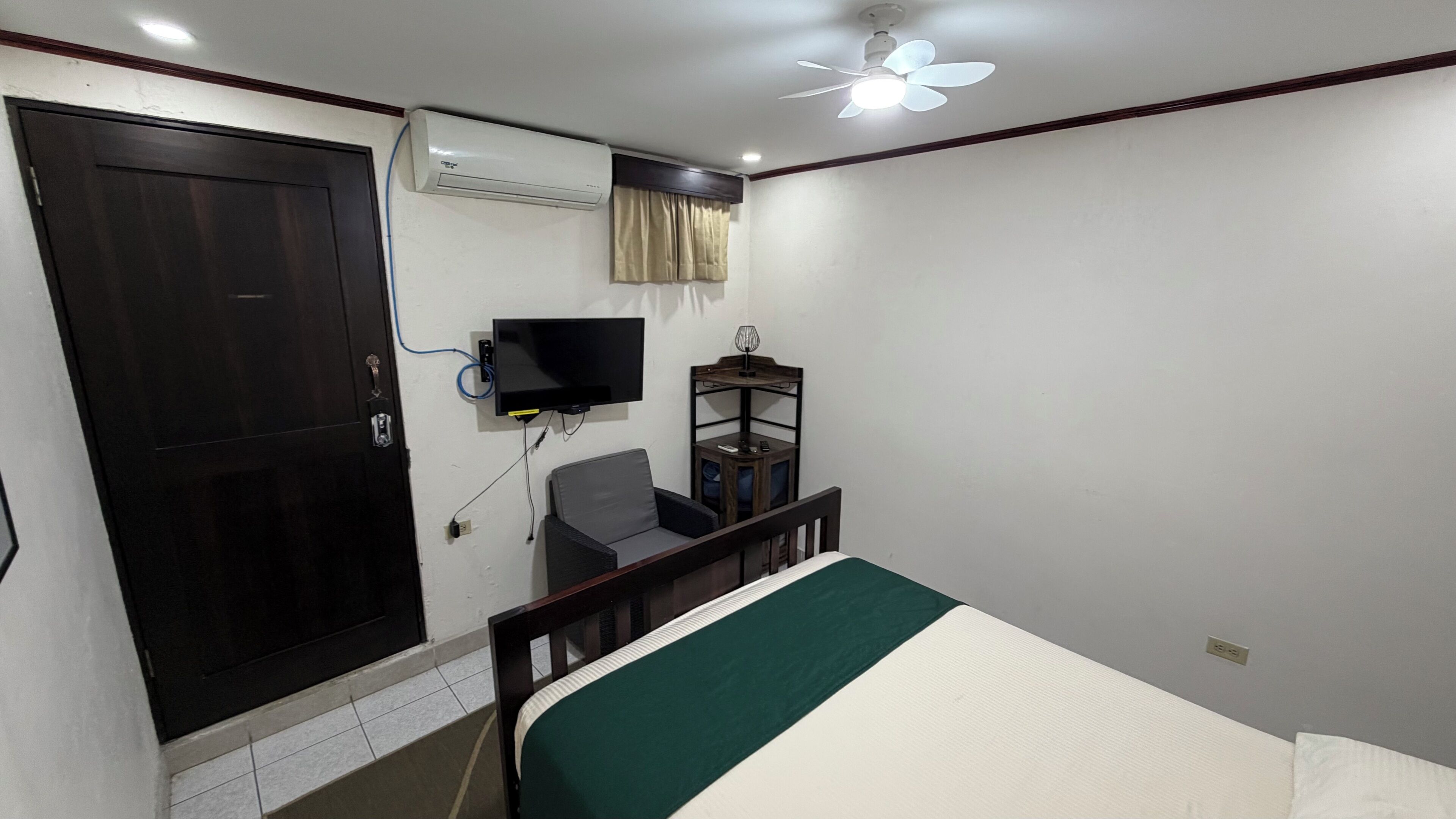 1 bedroom, iron/ironing board, WiFi (free), bed sheets