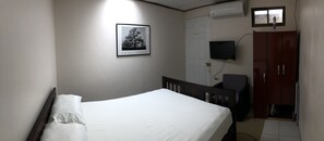 1 chambre, fer et planche à repasser, Wi-Fi gratuit, draps fournis