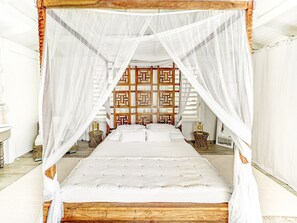 3 dormitorios, tabla de planchar con plancha, cuna de viaje