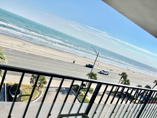 Galveston, Awesome, Amazing beach views, pool, clean, comfortable beds,pet allow