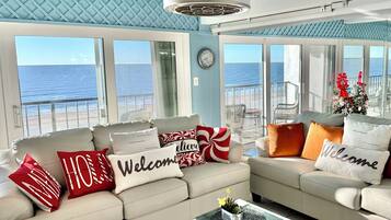 Smart TV, chimenea, biblioteca musical y estéreo