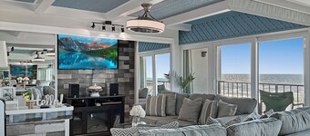 Galveston, Awesome, Amazing beach views, pool, clean, comfortable beds,pet allow