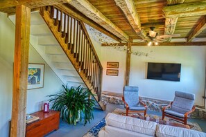 Smart TV - Historic charm, all new amenities at Swallow's Rest: East (West Grove)