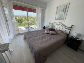2 chambres, lit parapluie, Wi-Fi, draps fournis