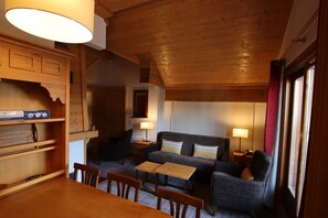 TV, fireplace - Appartement 3 Pièces Avec Cheminée, ski aux Pieds, Dans Résidence 5 (Bourg-Saint-Maurice)