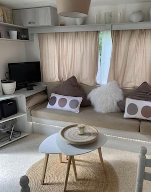 Télévision, table de tennis de table