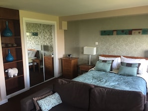 1 slaapkamer, een strijkplank/strijkijzer, gratis wifi, beddengoed