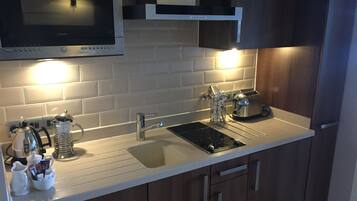 Réfrigérateur, micro-ondes, lave-vaisselle, bouilloire électrique