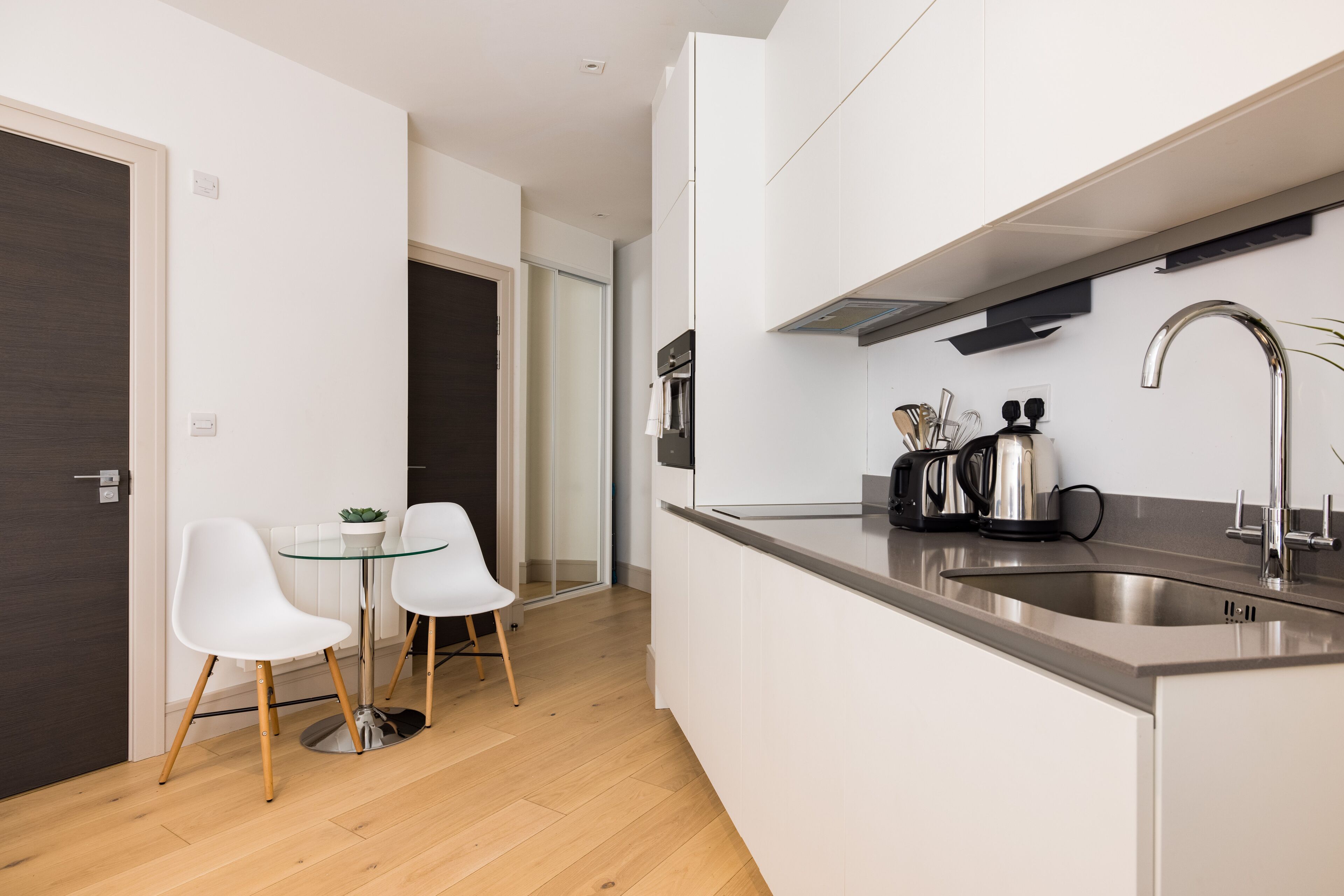 Studio | Premium bedding, down duvets, iron/ironing board, free WiFi
