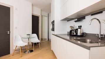 Studio | Premium bedding, down duvets, iron/ironing board, free WiFi
