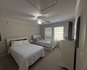3 bedrooms, free WiFi, bed sheets, wheelchair access