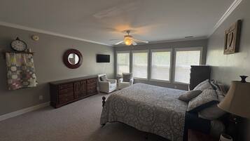 3 bedrooms, free WiFi, bed sheets, wheelchair access