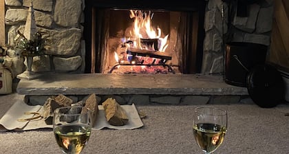 Great Mountain Views Short Walk to Lift Cozy Condo PG201