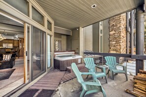 Terrace/patio - Gorgeous Condo only 100 Yards from Slopes at Powder Run with Hot Tub! (Park City)