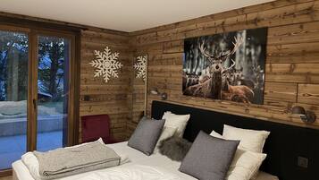 6 sovrum, vÀrdeförvaringsskÄp pÄ rummet och strykjÀrn/strykbrÀda